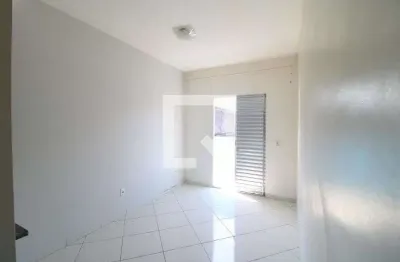 Casa com 2 quartos para alugar na Rua Agadir, Vila Marari, São Paulo