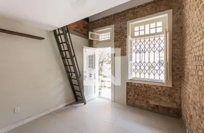 Casa com 2 quartos para alugar na Rua Caçapava, Grajaú, Rio de Janeiro