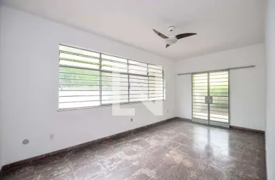 Casa com 4 quartos para alugar na Rua Evilásio Silva, Fonseca, Niterói