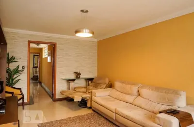Casa com 3 quartos para alugar na Rua Coari, Vila Romana, São Paulo