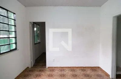 Casa com 2 quartos para alugar na Rua Tobias Barreto, Mutondo, São Gonçalo
