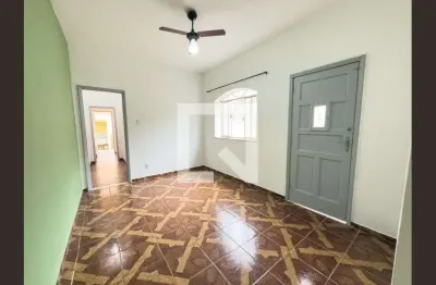 Casa com 2 quartos para alugar na Rua das Andorinhas, Olaria, Rio de Janeiro