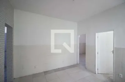 Casa com 2 quartos para alugar na Estrada Mirandela, Centro, Nilópolis