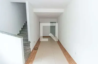 Casa com 2 quartos para alugar na Rua Aiera, Irajá, Rio de Janeiro