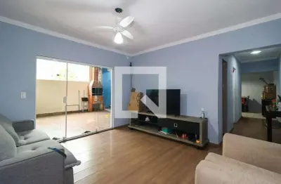 Casa com 3 quartos para alugar na Rua Francisco José Sales, Jardim Nadir, São Paulo