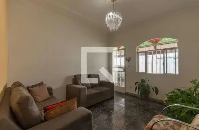 Casa com 3 quartos para alugar na Rua Amélia Carneiro de Mendonça, Tupi B, Belo Horizonte