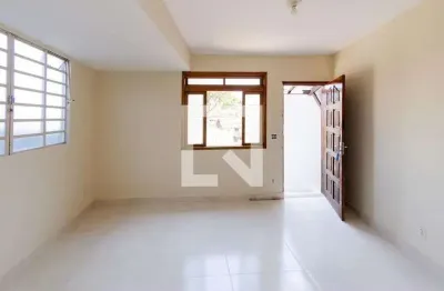 Casa com 2 quartos para alugar na Rua Raflésia, Havaí, Belo Horizonte