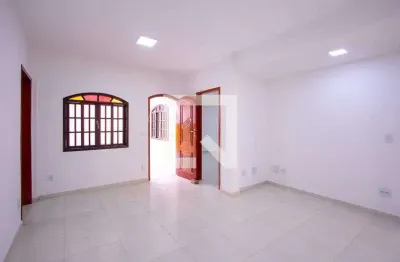 Casa com 3 quartos para alugar na Rua Alzira Ornelas, Mutondo, São Gonçalo
