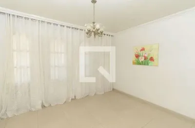 Casa com 3 quartos para alugar na Rua Olinto Diniz, Industrial, Contagem