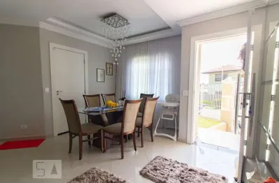 Casa com 3 quartos para alugar na Rua Luiz Jabonski, Novo Mundo, Curitiba