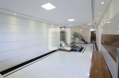 Casa com 3 quartos para alugar na Rua Areré, Vila Ré, São Paulo