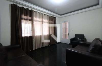 Casa com 4 quartos para alugar na Rua Luís Gonçalves, Vila Ema, São Paulo