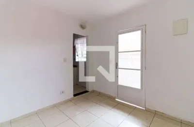 Casa com 2 quartos para alugar na Rua Bica de Pedra, Vila Romana, São Paulo