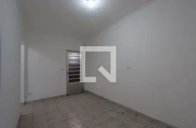 Casa com 2 quartos para alugar na Rua Alexandre de Moura, São Rafael, São Paulo