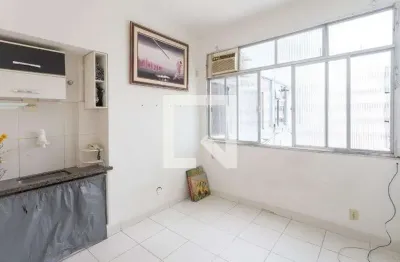 Kitnet / stúdio para alugar na praça almirante jaceguai, centro, rio de janeiro por r$ 790