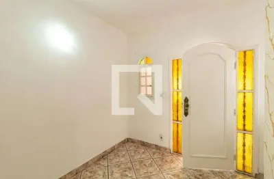 Casa com 2 quartos para alugar na Rua Pau-darco-roxo, Vila Jacuí, São Paulo