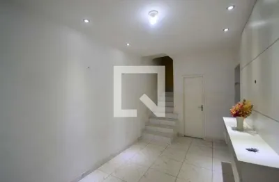 Casa com 2 quartos para alugar na Rua Santo Antônio, Centro, Belford Roxo