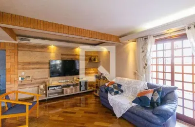 Casa com 4 quartos para alugar na Rua José Gimenes Gomes, Centro, Osasco