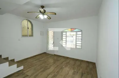 Casa com 3 quartos para alugar na Rua Ângelo Bada, Vila Lisboa, São Paulo