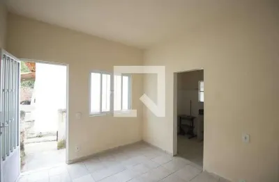 Casa com 1 quarto para alugar na Rua Eduardo Brasão, Vila Três, São Gonçalo