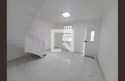 Casa com 2 quartos para alugar na Rua Benedito Calixto, Boa Vista, São Vicente
