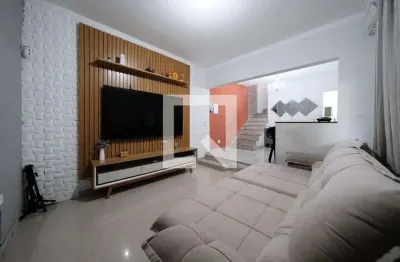 Casa com 2 quartos para alugar na Rua Agudos do Sul, Cangaíba, São Paulo