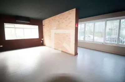 Casa com 4 quartos para alugar na Rua Ilhéus, Sumaré, São Paulo