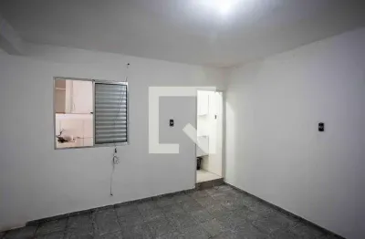 Casa com 1 quarto para alugar na Avenida Brasília, Campanário, Diadema