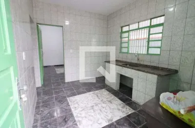 Casa com 2 quartos para alugar na Rua Serra do Mar, Três Montanhas, Osasco