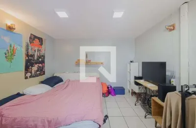 Casa com 1 quarto para alugar na Rua Amaro Cavalheiro, Pinheiros, São Paulo