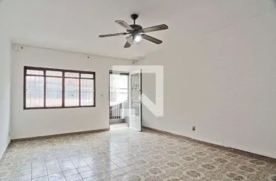 Casa com 2 quartos para alugar na Rua Dona Elfrida, Santana, São Paulo