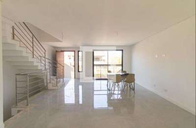 Casa com 3 quartos para alugar na Rua Antônio Muzzillo, Tingui, Curitiba