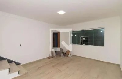 Casa com 4 quartos para alugar na Rua Nilo Luís Mazzei, Vila Ede, São Paulo