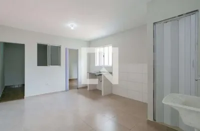 Casa com 2 quartos para alugar na Rua Embaixador Décio de Moura, Vila Roque, São Paulo