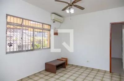 Casa com 2 quartos para alugar na Rua Paes Leme, Canhema, Diadema