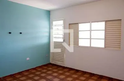 Casa com 2 quartos para alugar na Avenida Olavo Bilac, Quitaúna, Osasco