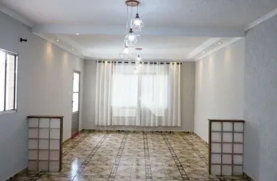 Casa com 3 quartos para alugar na Rua Rubens Capp, Bandeiras, Osasco