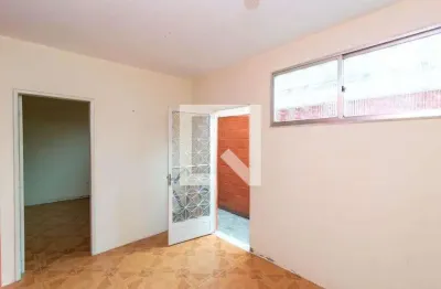 Casa com 2 quartos para alugar na Rua Braga, Penha, Rio de Janeiro