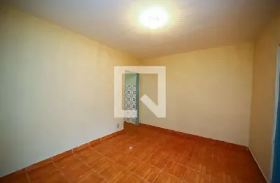 Casa com 2 quartos para alugar na Rua Rosalina Borges de Toledo, Ponte Rasa, São Paulo