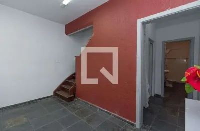 Casa com 2 quartos para alugar na Rua Albion, Lapa, São Paulo