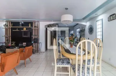 Casa com 4 quartos para alugar na Rua Tomé de Souza, Vila Áurea, Poá