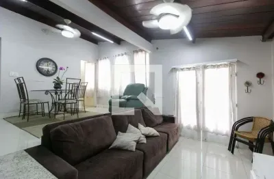 Casa com 2 quartos para alugar na Rua Taiuvinha, Vila Jacuí, São Paulo