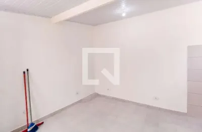 Casa com 1 quarto para alugar na Rua Silva Jardim, Belém, São Paulo