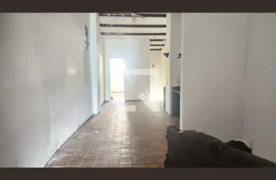 Casa com 2 quartos para alugar na Rua do Tingui, Nazaré, Salvador
