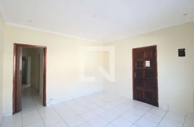 Casa com 3 quartos para alugar na Rua Manuel Correia de Paiva, Vila Marari, São Paulo