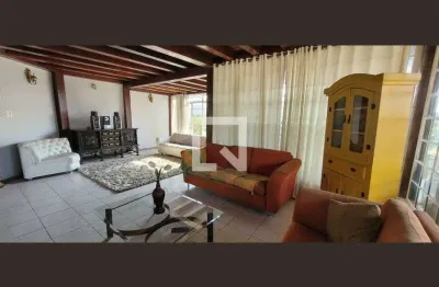 Casa com 4 quartos para alugar na Rua João Brito De Oliveira 327 - Jardim Petropolis - Cep 32655-060 - Betimmg, Filadélfia, Betim