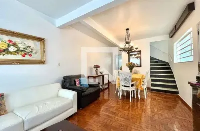 Casa com 3 quartos para alugar na Rua Jandiroba, Jabaquara, São Paulo