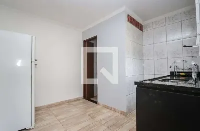Casa com 1 quarto para alugar na Rua Fauré da Rosa, Jardim Miriam, São Paulo