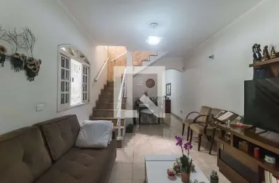 Casa com 3 quartos para alugar na Rua Bartolomeu de Gusmão, Vila Júlia, Poá