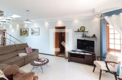 Casa com 3 quartos para alugar na Rua Mamud Rahd, Tremembé, São Paulo